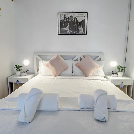 Carmen By Hello Homes Apartmán